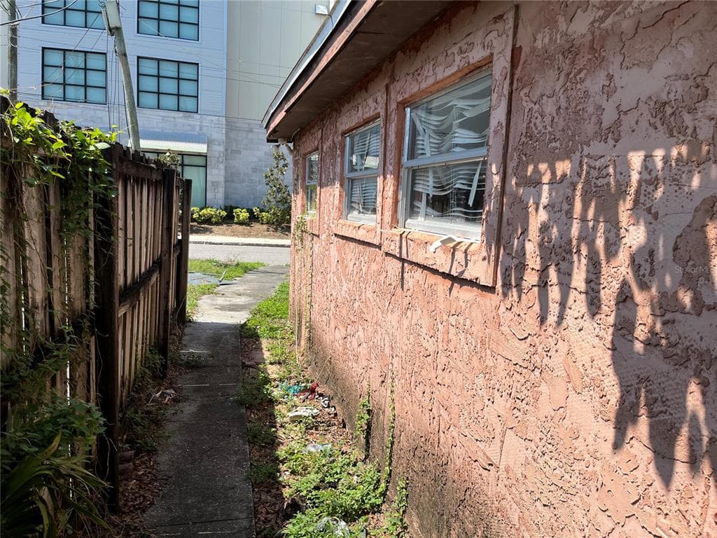 103 HAMILTON AVENUE, TAMPA, FL 33604 photo 4