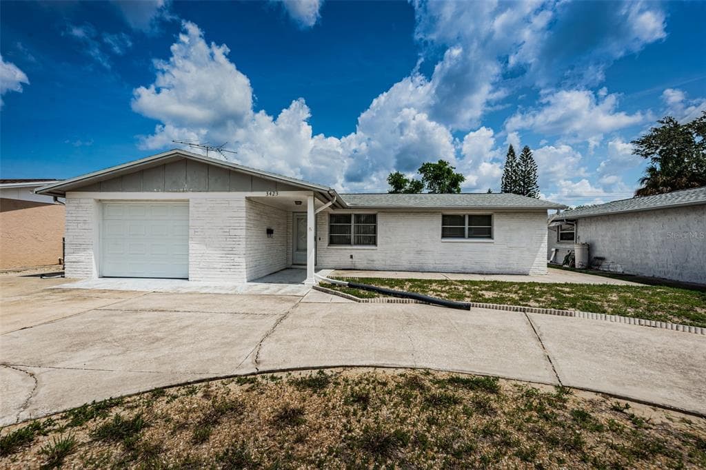 3423 EISENHOWER Drive, HOLIDAY, FL 34691
