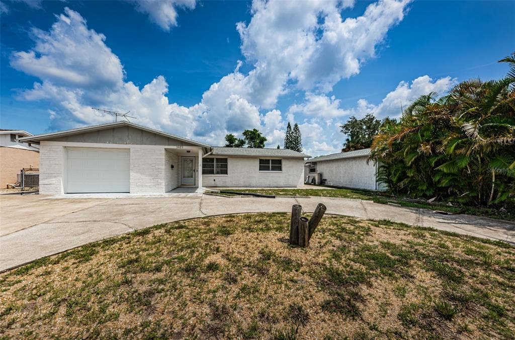 3423 EISENHOWER Drive, HOLIDAY, FL 34691 photo 4