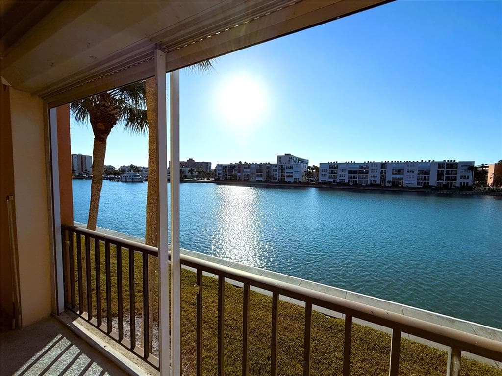 7560 BAY ISLAND DRIVE Unit 246, SOUTH PASADENA, FL 33707