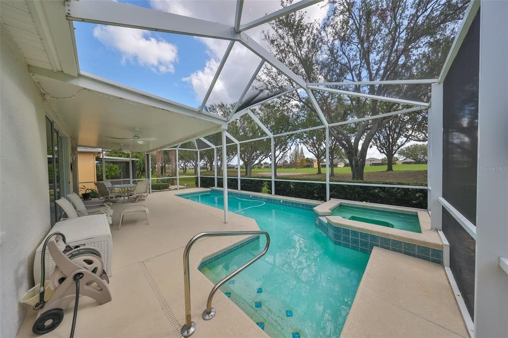 1120 EMERALD DUNES DRIVE, SUN CITY CENTER, FL 33573 photo 2