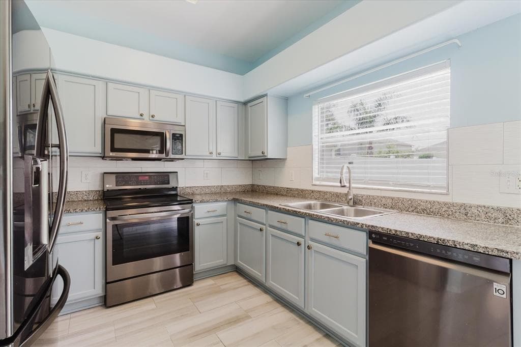 7423 PULTENEY Drive, WESLEY CHAPEL, FL 33545 photo 2