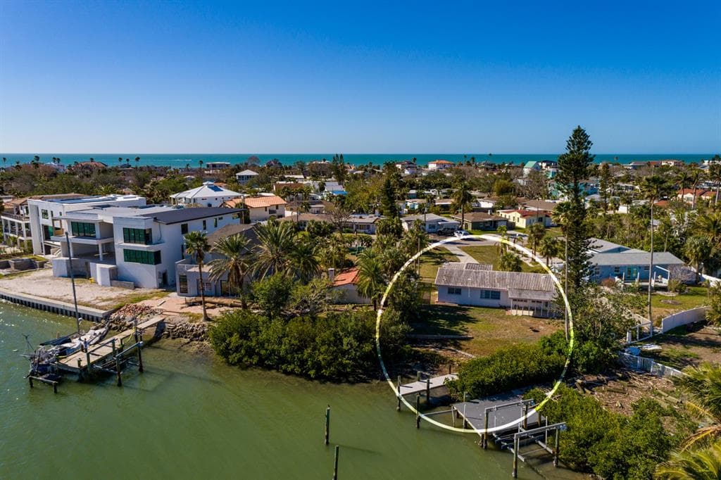 15815 REDINGTON Drive, REDINGTON BEACH, FL 33708 photo 5