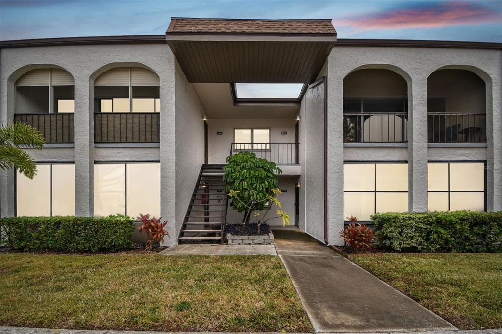 7701 STARKEY ROAD Unit 105, SEMINOLE, FL 33777