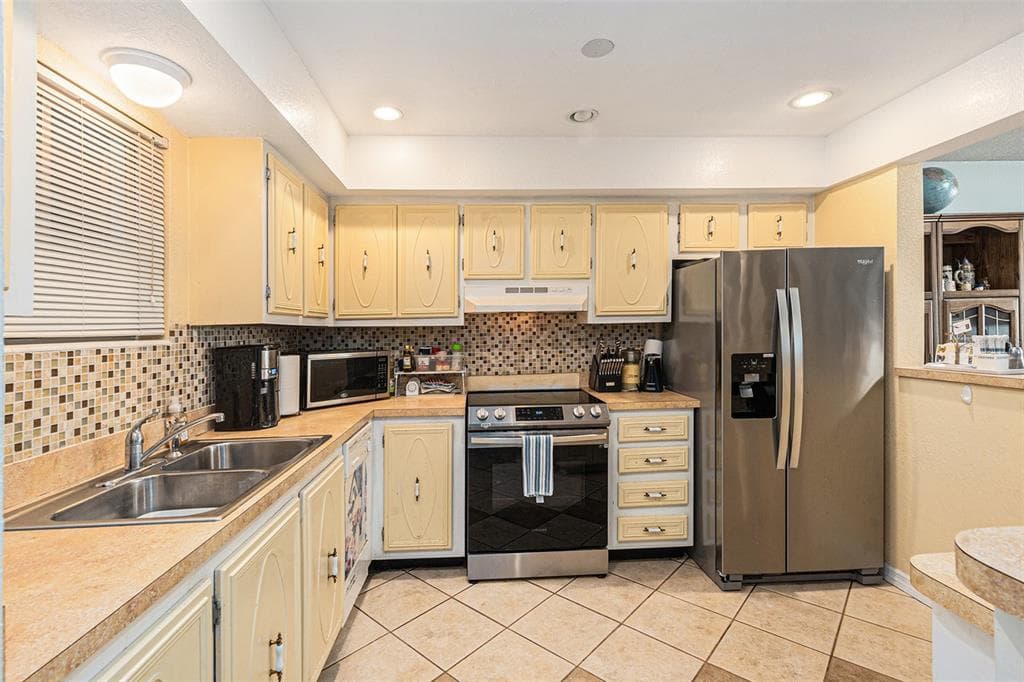 801 83RD AVENUE Unit 215, Street PETERSBURG, FL 33702 photo 3