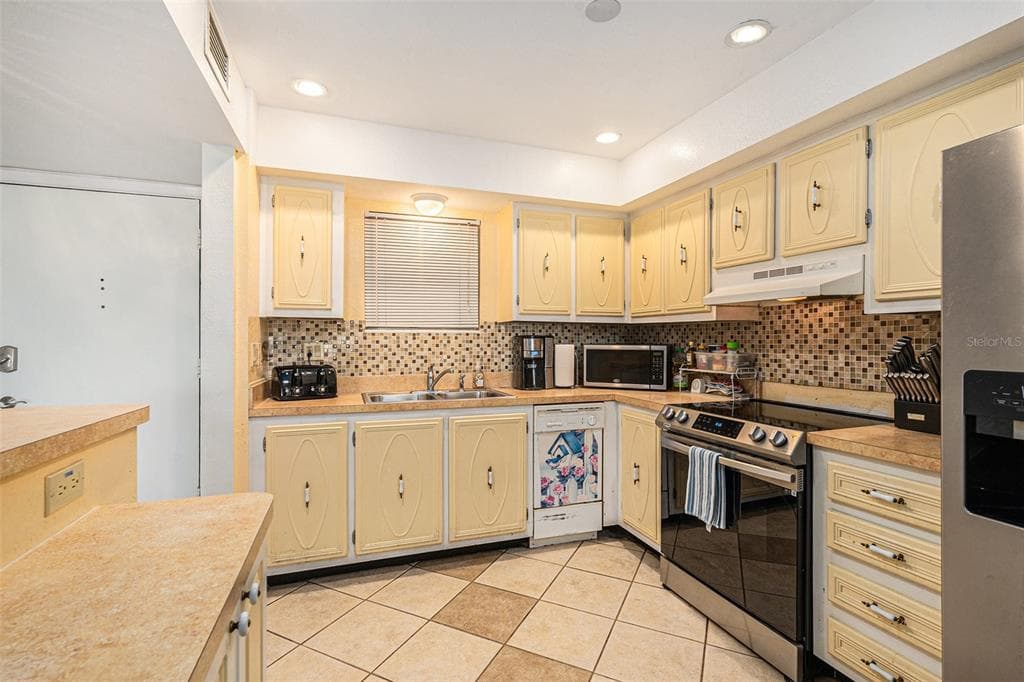 801 83RD AVENUE Unit 215, Street PETERSBURG, FL 33702 photo 4