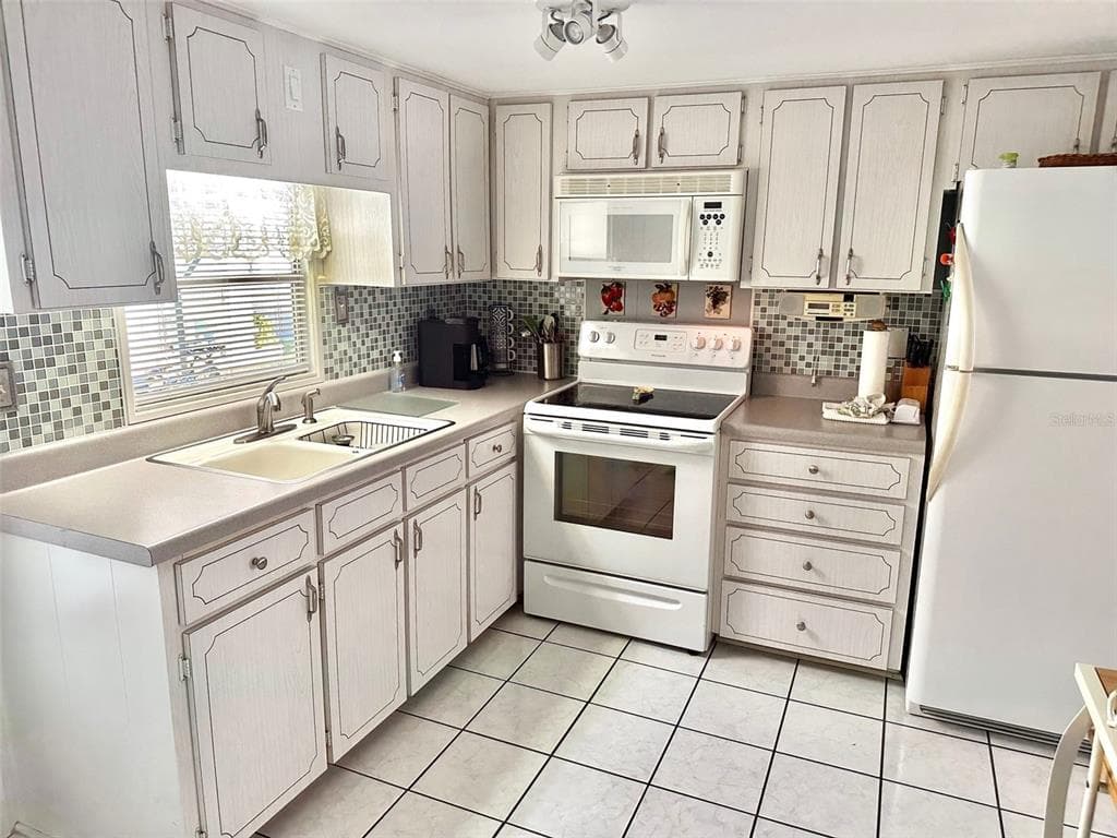 2000 BAY DRIVE, LARGO, FL 33771 photo 2