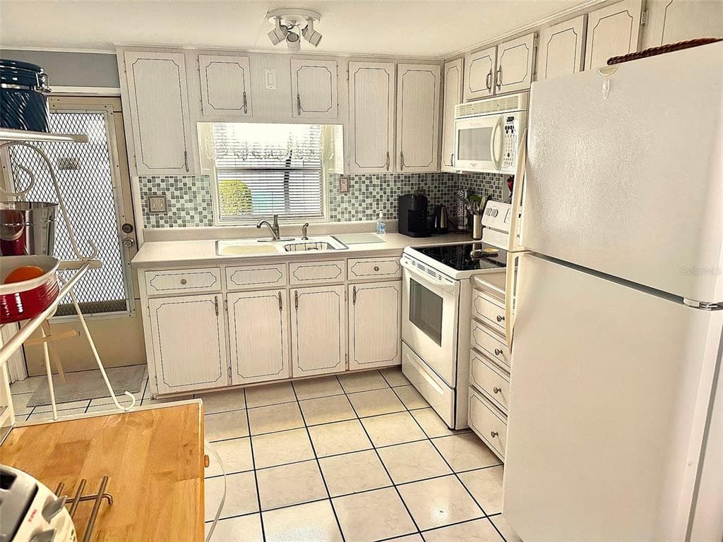 2000 BAY DRIVE, LARGO, FL 33771 photo 4