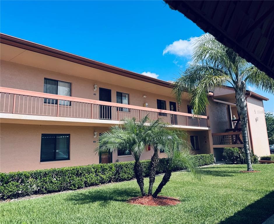 106 LAKESIDE COURT, OLDSMAR, FL 34677