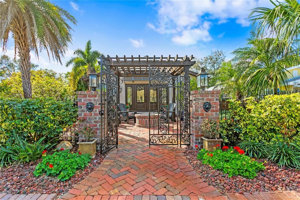 101 30TH AVENUE, ST PETERSBURG, FL, 33704