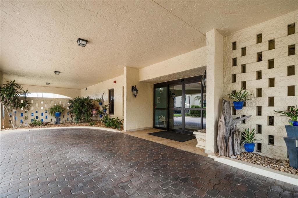 700 ISLAND WAY Unit 404, CLEARWATER BEACH, FL 33767 photo 4