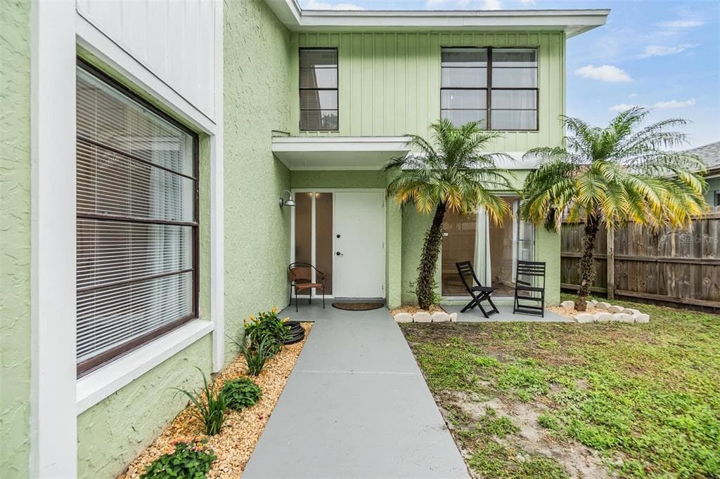 10306 GREEN GROVE PLACE, TAMPA, FL 33624 photo 2