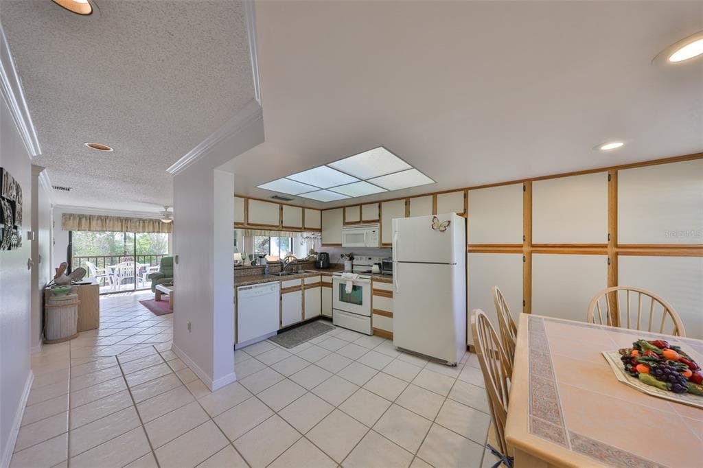 6123 113TH STREET Unit 510, SEMINOLE, FL 33772 photo 3