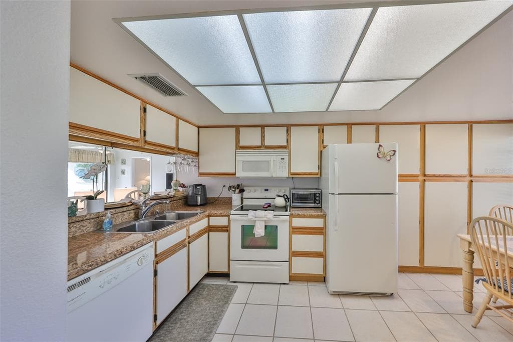 6123 113TH STREET Unit 510, SEMINOLE, FL 33772 photo 5