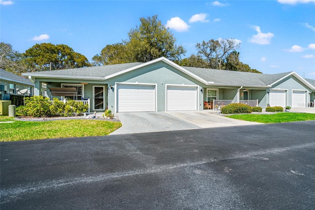 6745 BASSWOOD Circle, ZEPHYRHILLS, FL 33542 photo 2