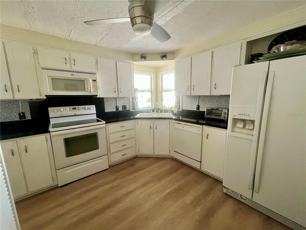 45 HEMLOCK Court, PALM HARBOR, FL 34684 photo 3