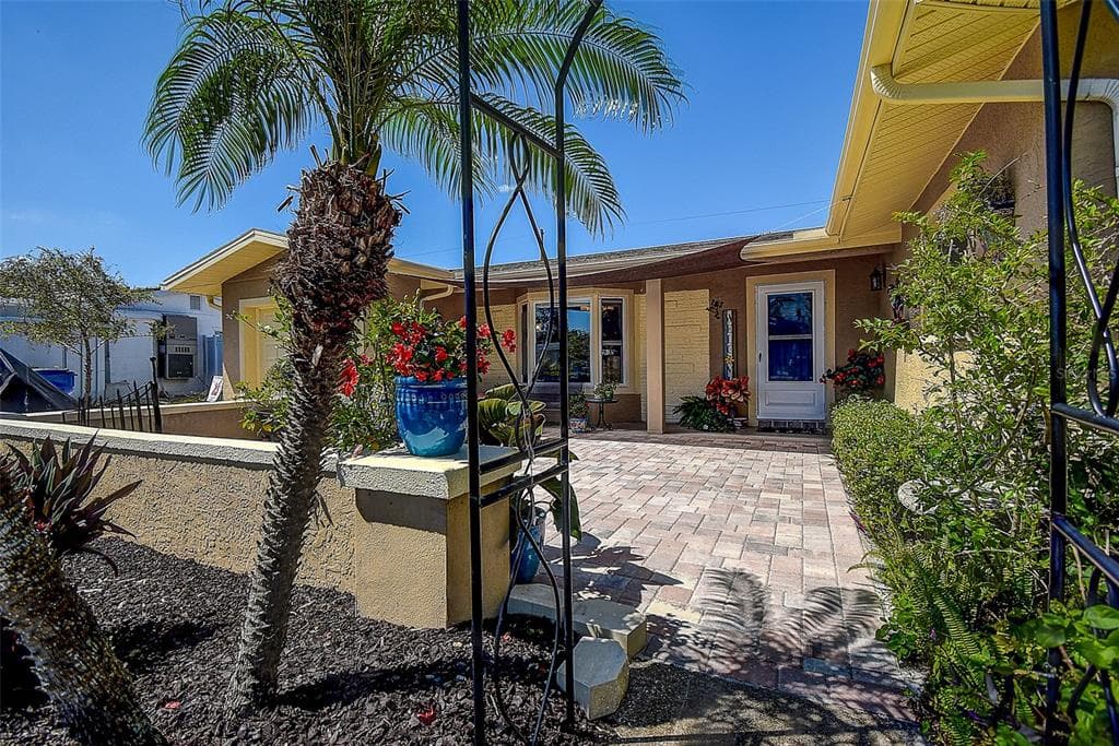 5931 33 AVENUE, Street PETERSBURG, FL 33710 photo 2