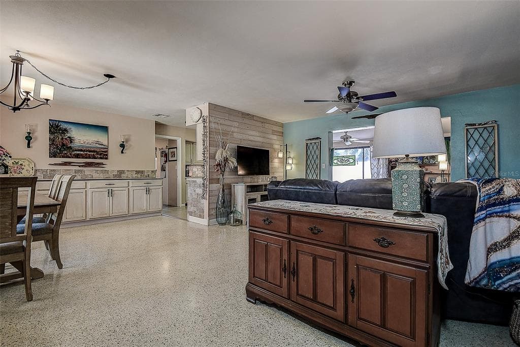 5931 33 AVENUE, Street PETERSBURG, FL 33710 photo 5