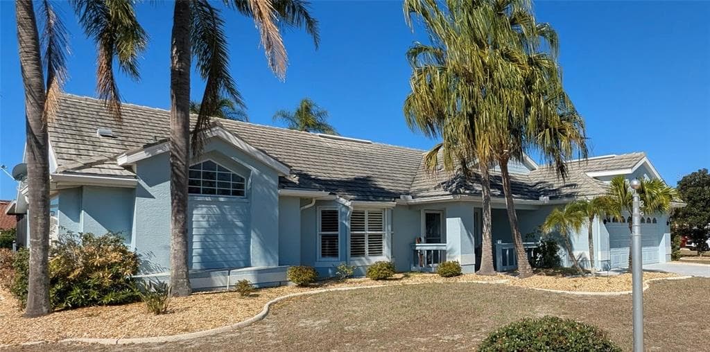 2004 BERRY ROBERTS DRIVE, SUN CITY CENTER, FL 33573 photo 2