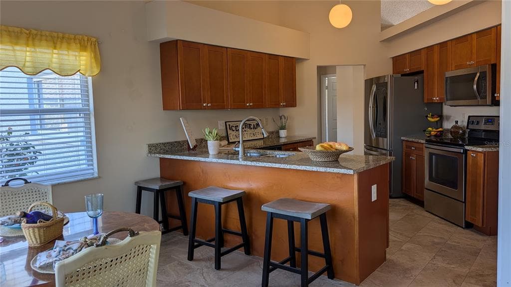 2004 BERRY ROBERTS DRIVE, SUN CITY CENTER, FL 33573 photo 5