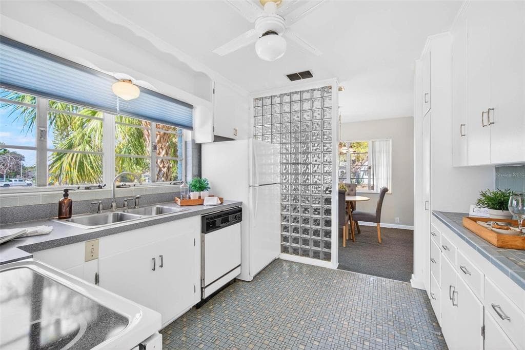 300 22ND AVENUE, ST PETERSBURG, FL, 33705 photo 5