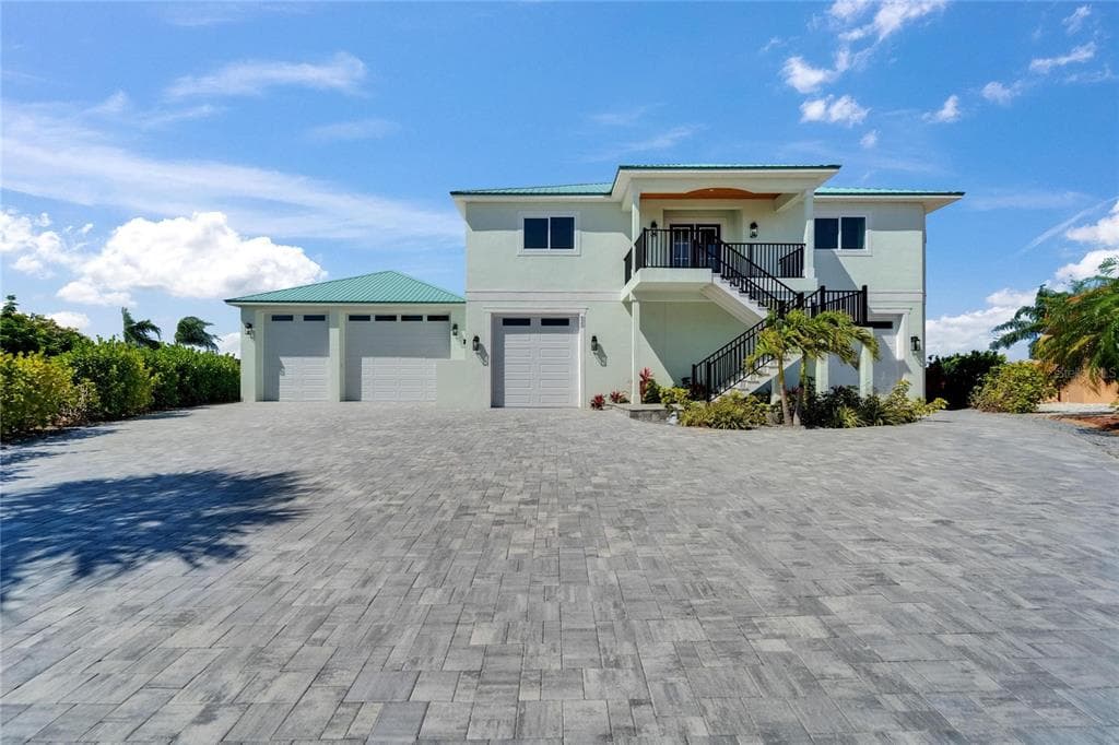 935 CHIPAWAY Drive, APOLLO BEACH, FL 33572 photo 2