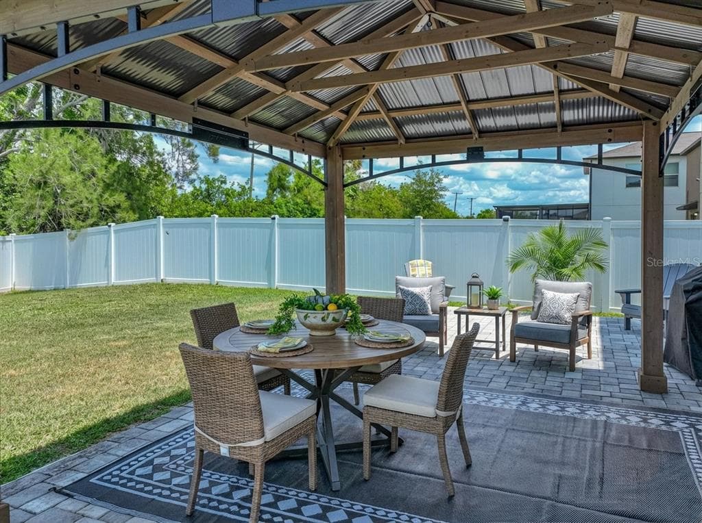 413 ROYAL EMPRESS Drive, RUSKIN, FL 33570 photo 2