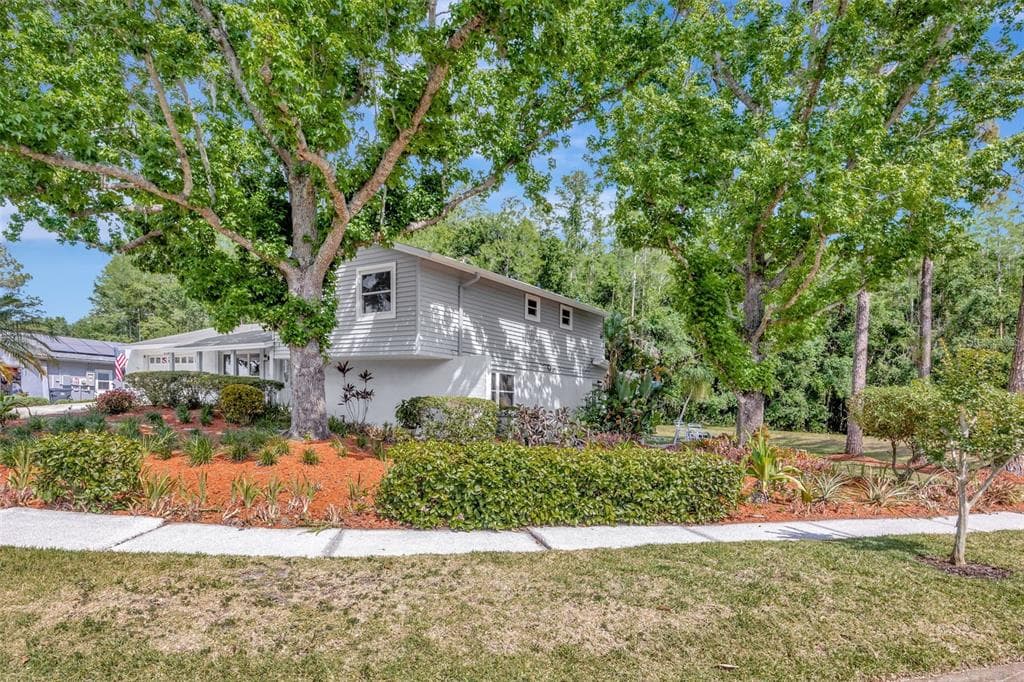 4012 WOODACRE LANE, TAMPA, FL 33624 photo 2