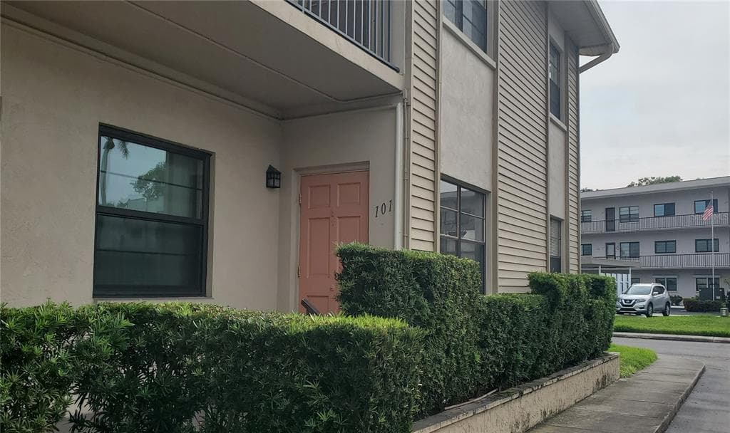 5967 TERRACE PARK Drive Unit 101, Street PETERSBURG, FL 33709 photo 3