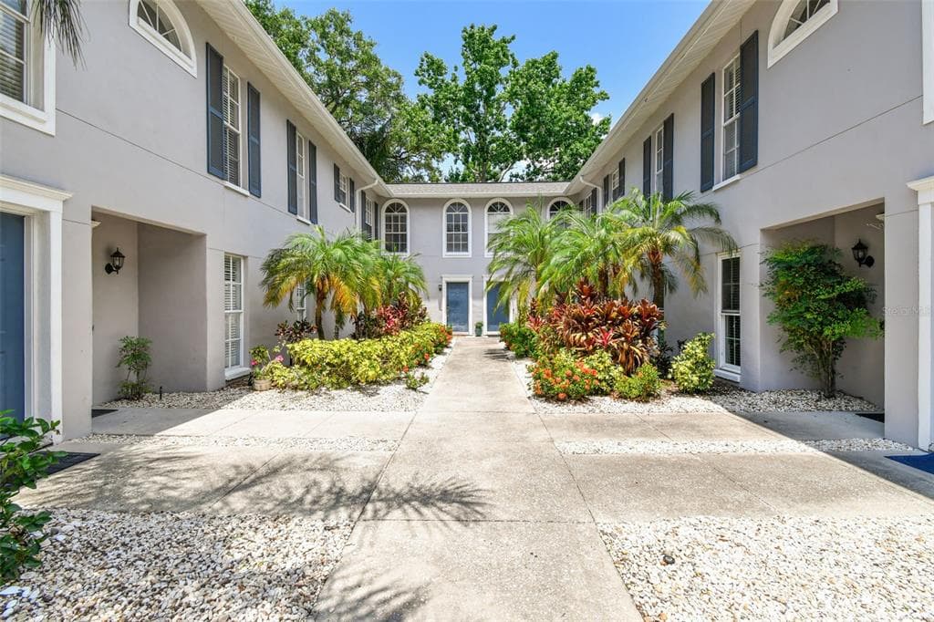 3205 DE LEON STREET Unit F, TAMPA, FL 33609