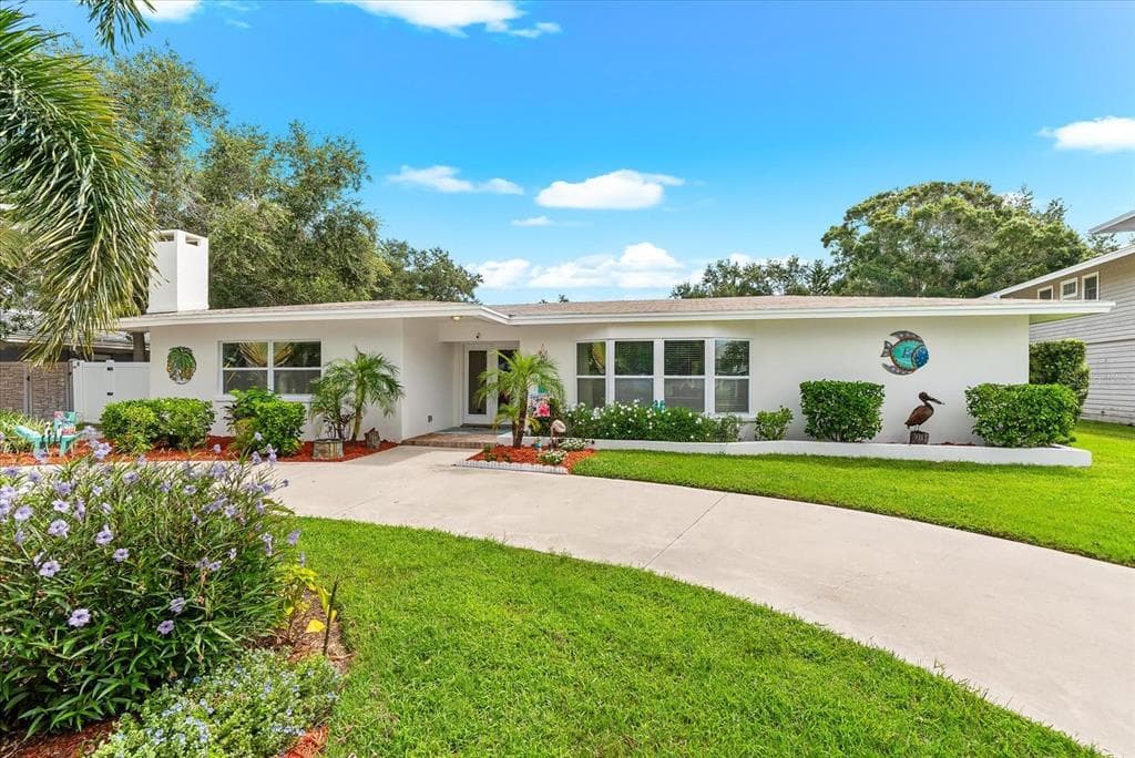 125 CARLYLE Drive, PALM HARBOR, FL 34683