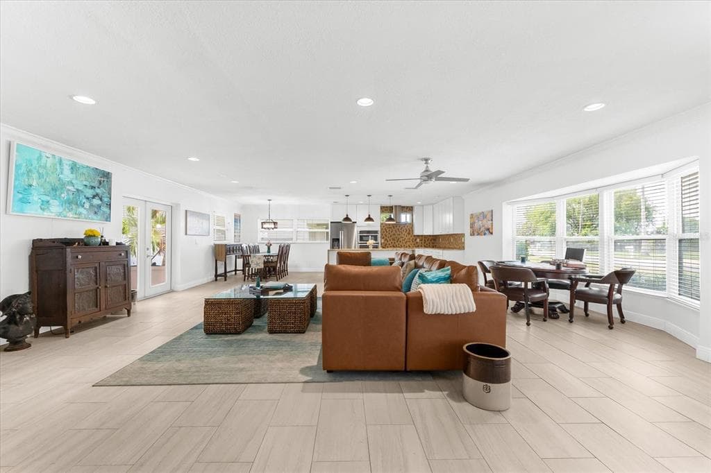 125 CARLYLE Drive, PALM HARBOR, FL 34683 photo 5