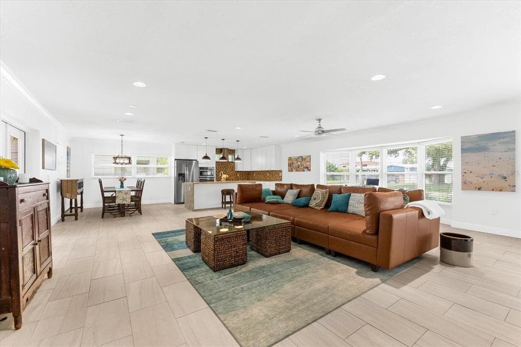 125 CARLYLE Drive, PALM HARBOR, FL 34683 photo 4