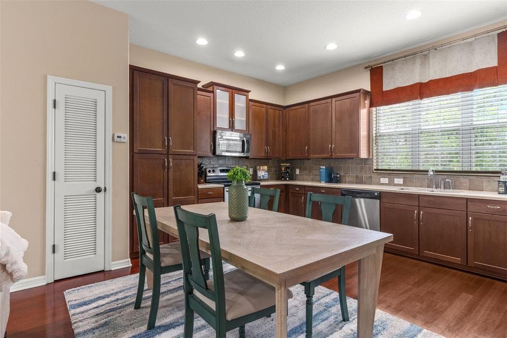 918 SOMBRA STREET, TAMPA, FL 33619 photo 5