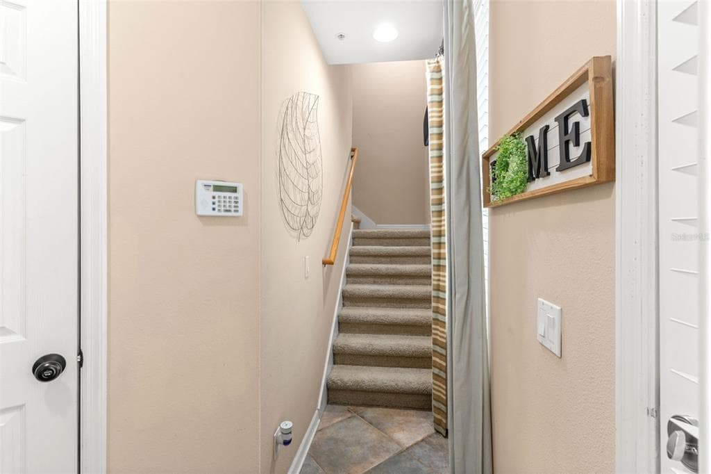 918 SOMBRA STREET, TAMPA, FL 33619 photo 4