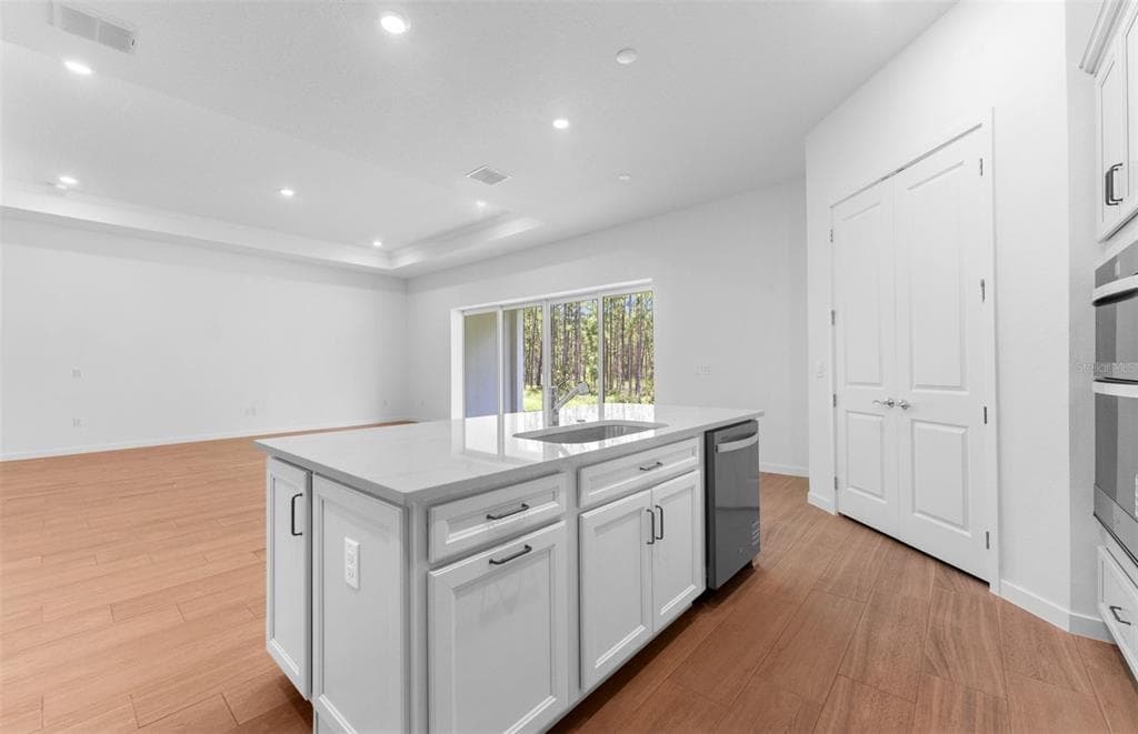 1576 VALIER Point, ZEPHYRHILLS, FL 33541 photo 4