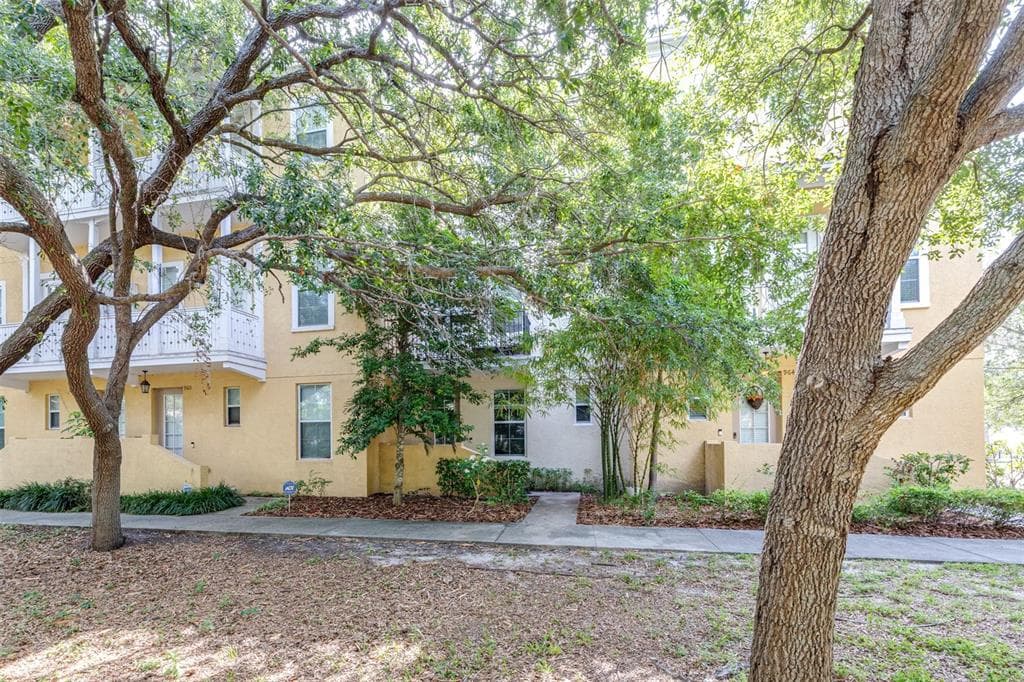 962 SOMBRA Street, TAMPA, FL 33619 photo 2