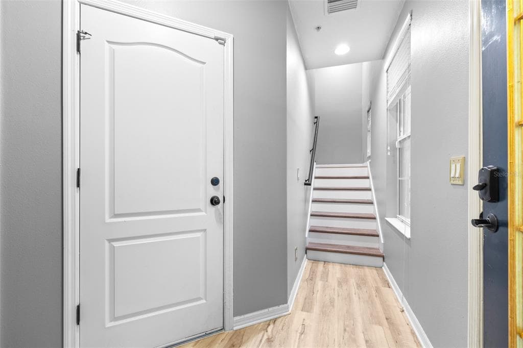 962 SOMBRA Street, TAMPA, FL 33619 photo 4