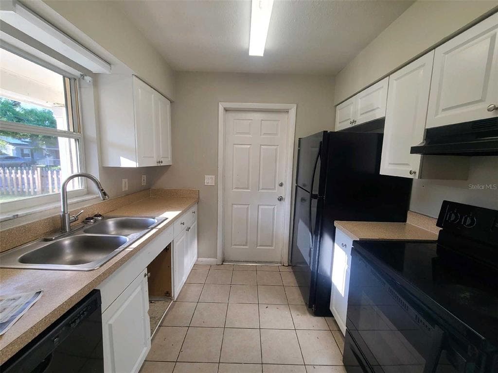 3217 DEERFIELD DRIVE, TAMPA, FL, 33619 photo 2