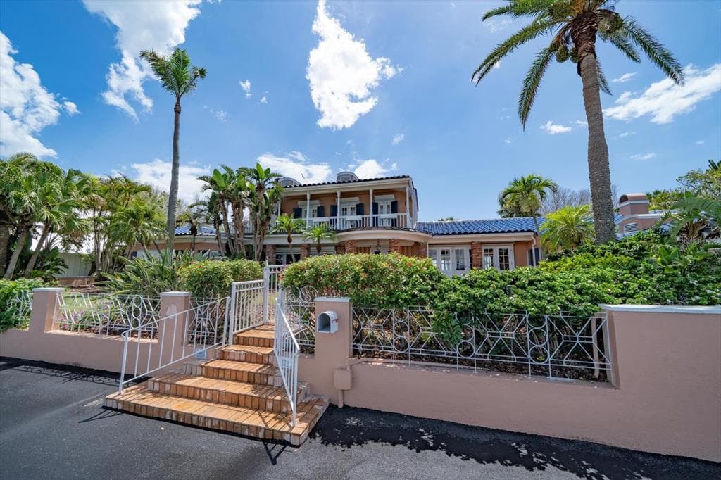 1114 MANDALAY Point, CLEARWATER BEACH, FL 33767 photo 5