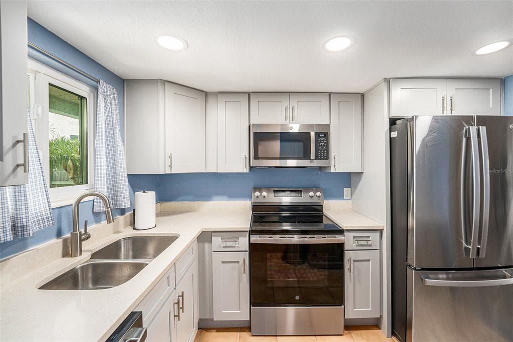 801 83RD AVENUE Unit 316, Street PETERSBURG, FL 33702 photo 2