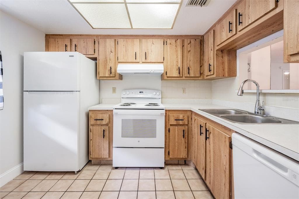 2465 NORTHSIDE Drive Unit 605, CLEARWATER, FL 33761 photo 2