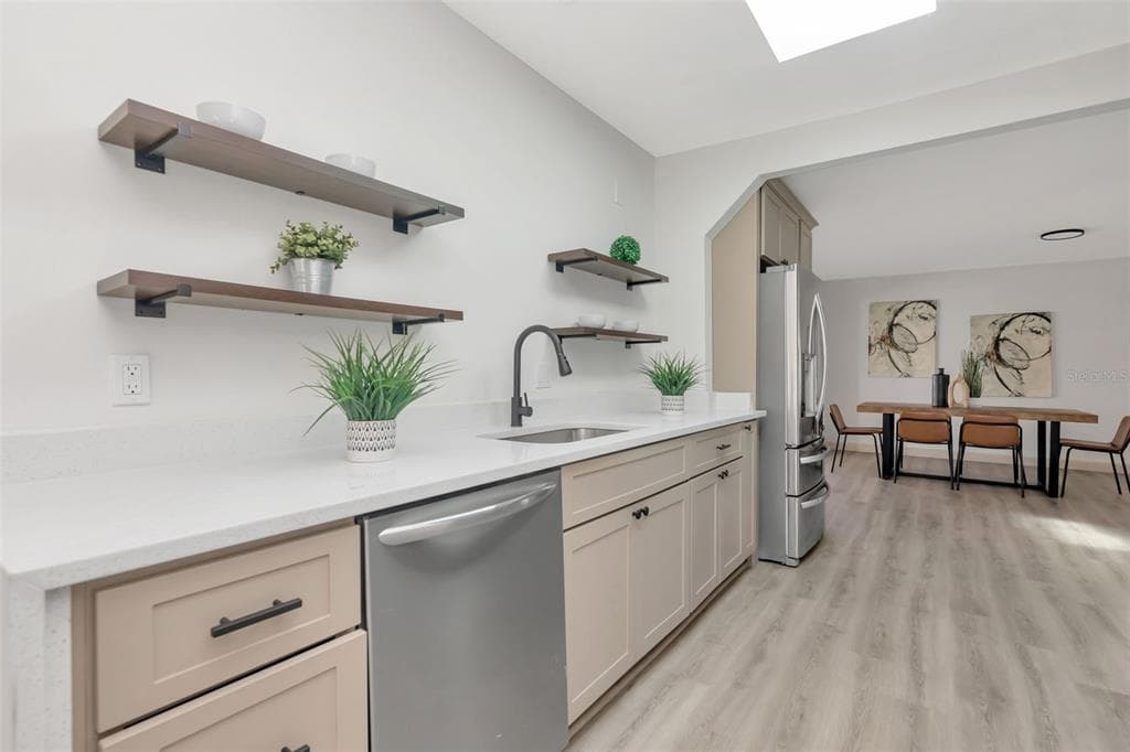 6375 EMERSON AVENUE, Street PETERSBURG, FL 33707 photo 3