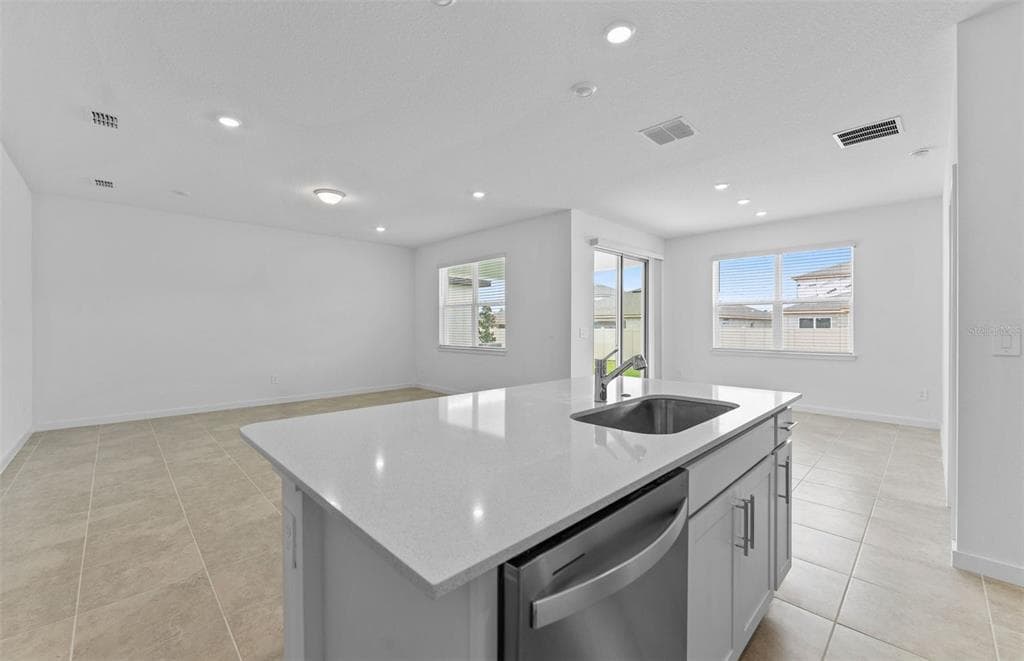 9724 REDWOOD HEIGHTS LOOP, THONOTOSASSA, FL 33592 photo 4