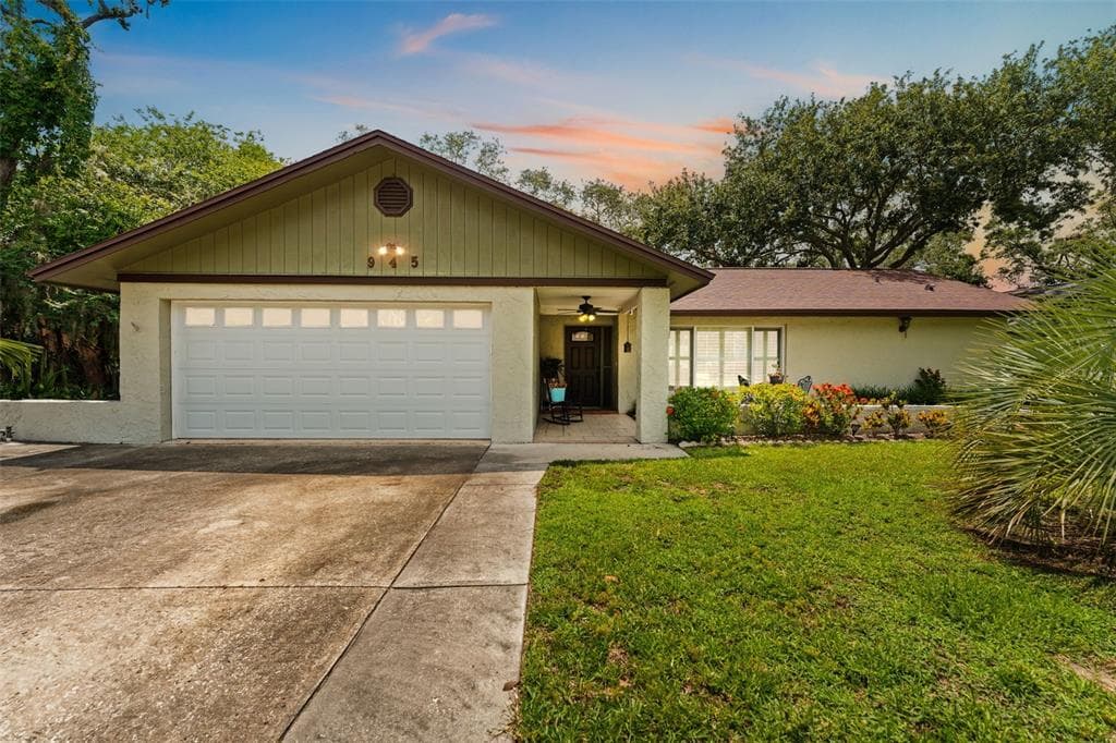 945 WINDING OAKS DRIVE, PALM HARBOR, FL 34683