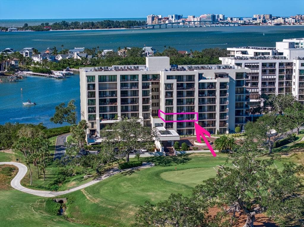 4 BELLEVIEW BOULEVARD Unit 305, BELLEAIR, FL 33756