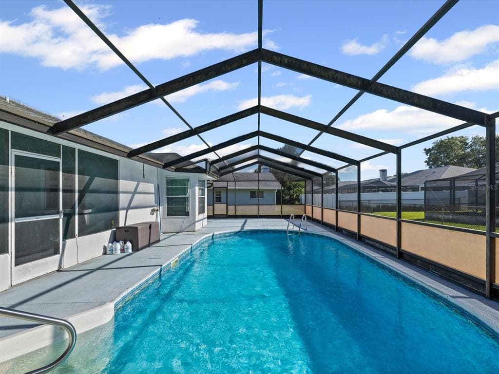 5853 REDHAWK Drive, NEW PORT RICHEY, FL 34655 photo 2