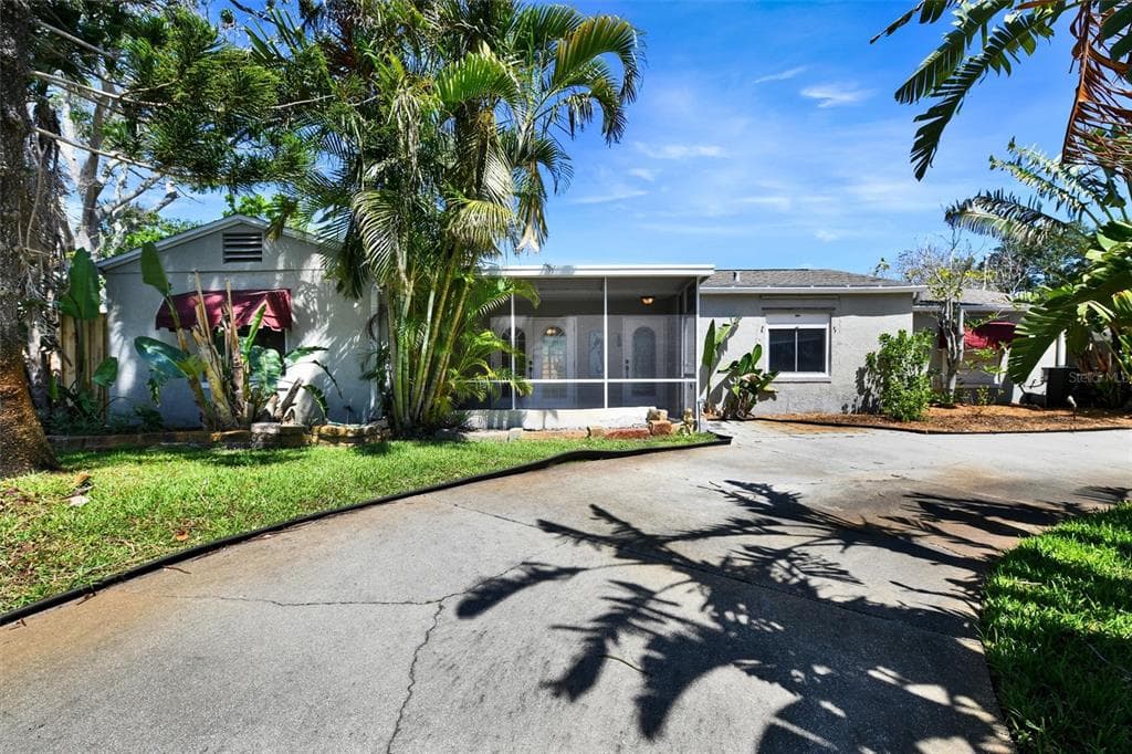 4735 BAYWOOD POINT Drive, GULFPORT, FL 33711