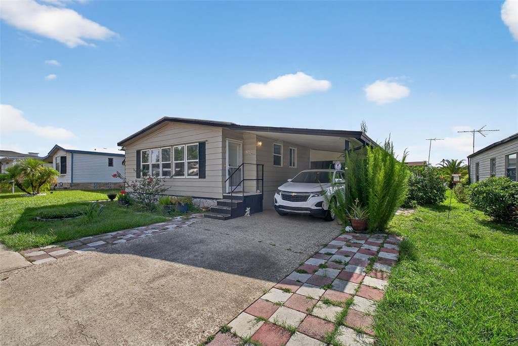 3850 SARAH Drive, WESLEY CHAPEL, FL 33543 photo 2