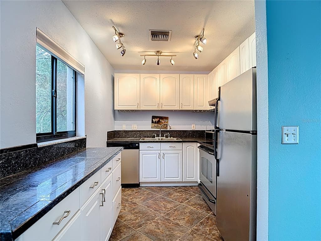 11718 RAINTREE VILLAGE BOULEVARD Unit C, TEMPLE TERRACE, FL 33617 photo 3